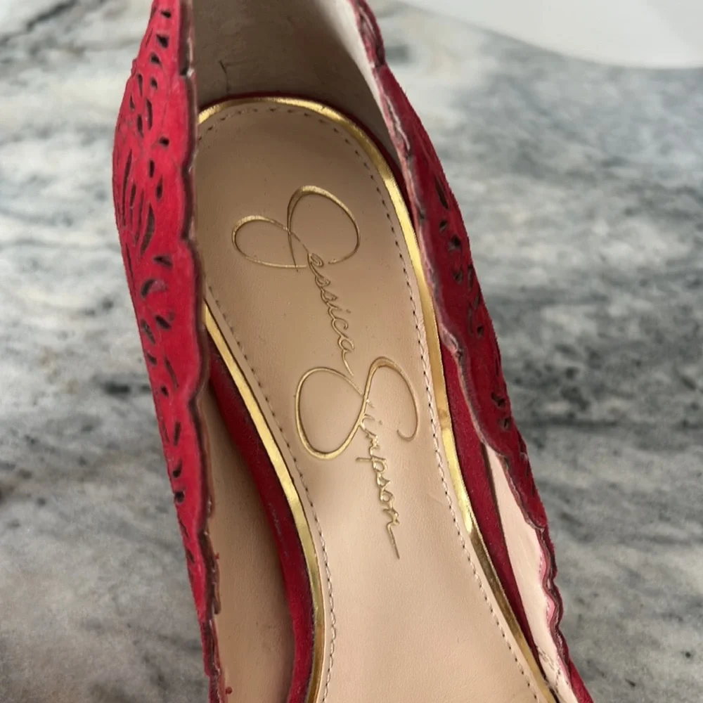 Jessica Simpson beautiful red suede heels - Picture 4 of 6